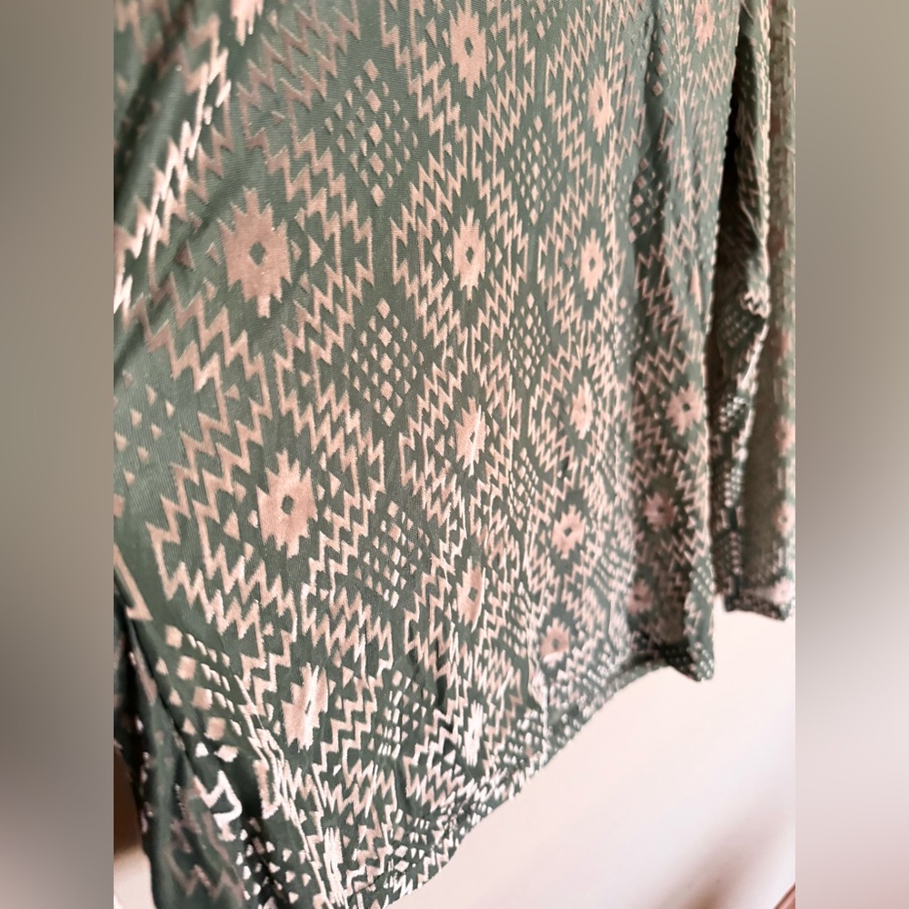 Long Sleeve Aztec-Print Crewneck Top - Sage & Silver Medium - Picture 2 of 8